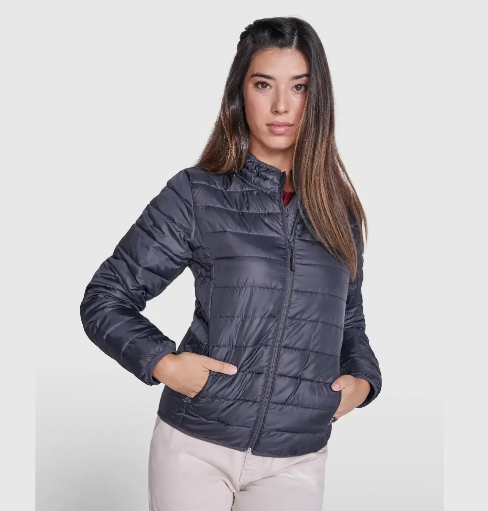 CHAQUETA FINLAND WOMAN · ACOLCHADO · HIDROFUGADO · CORTAVIENTOS · TACTO PLUMA